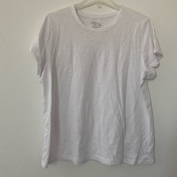 Basic white tee - Picture 1 of 4